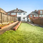 Modern Stylish Home, Garden, Parking, Wifi Families Contractors