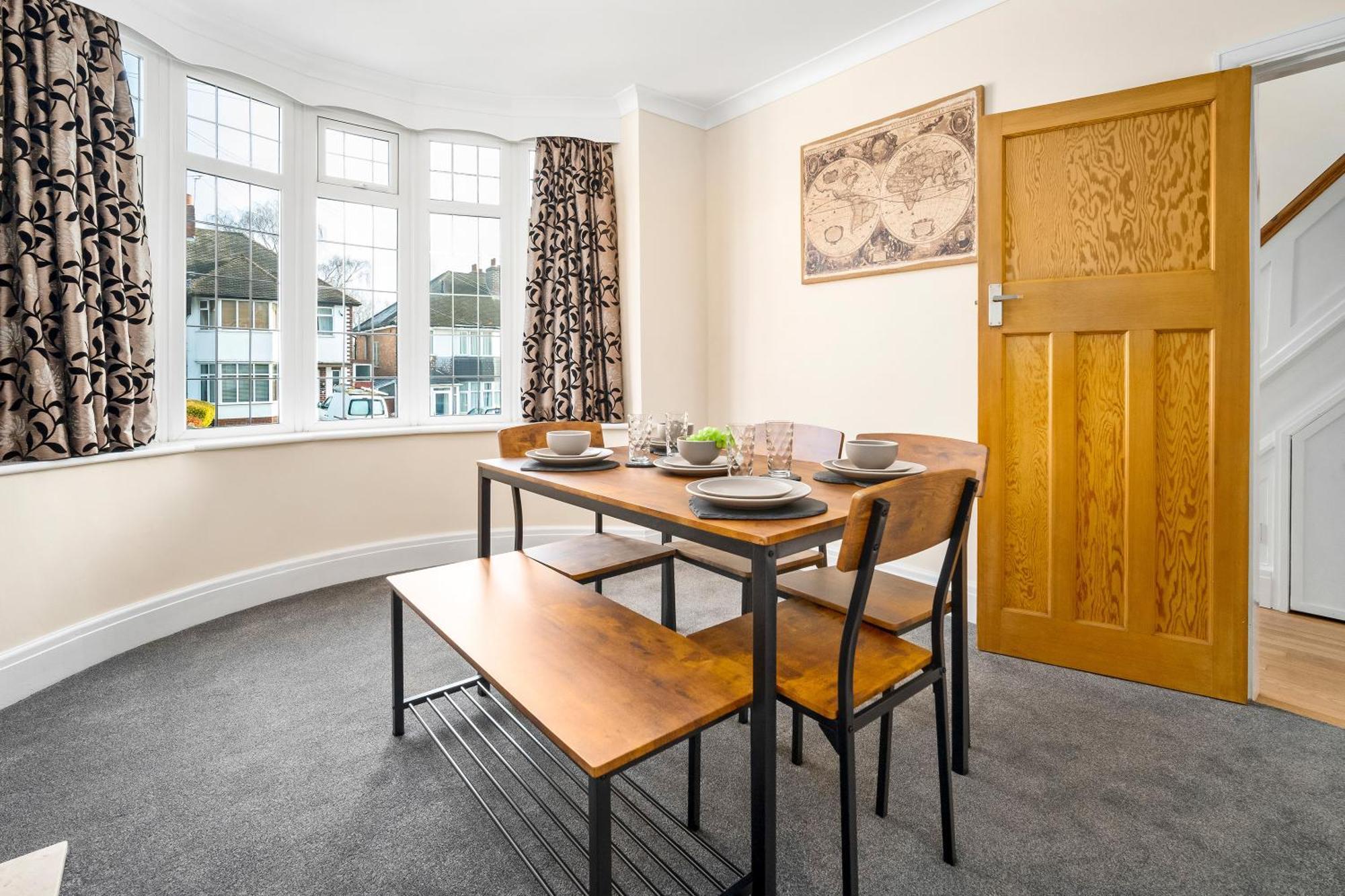 Modern Stylish Home, Garden, Parking, Wifi Families Contractors *