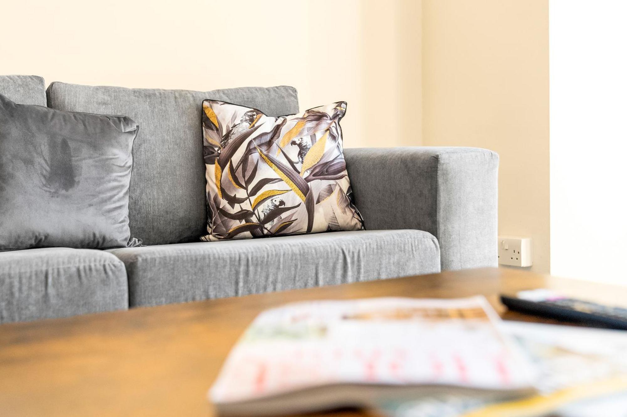 Modern Stylish Home, Garden, Parking, Wifi Families Contractors