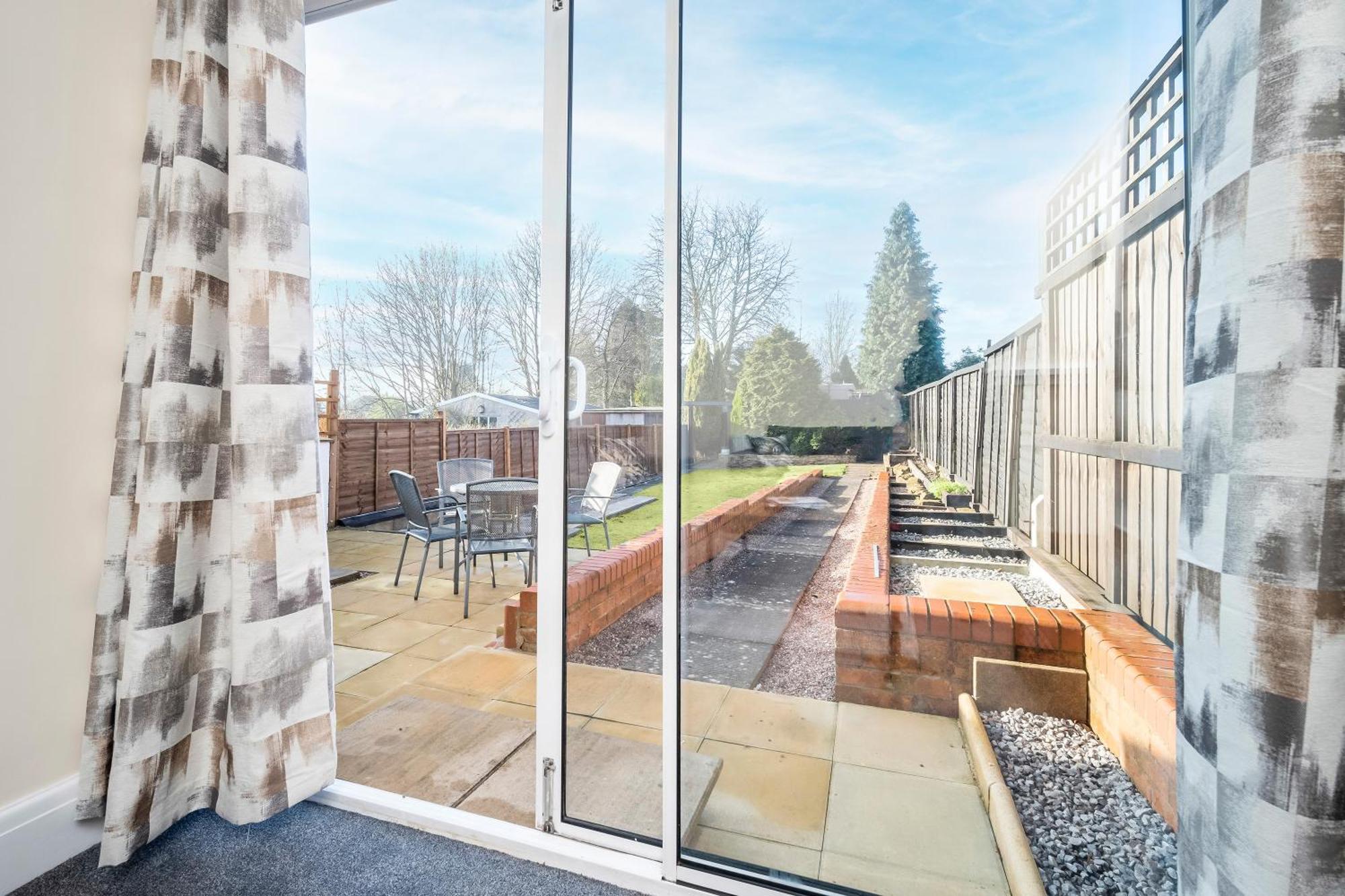 Modern Stylish Home, Garden, Parking, Wifi Families Contractors * Birmingham