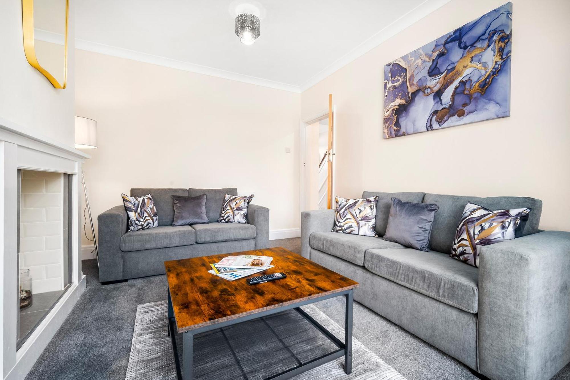 Holiday home Modern Stylish Home, Garden, Parking, Wifi Families Contractors