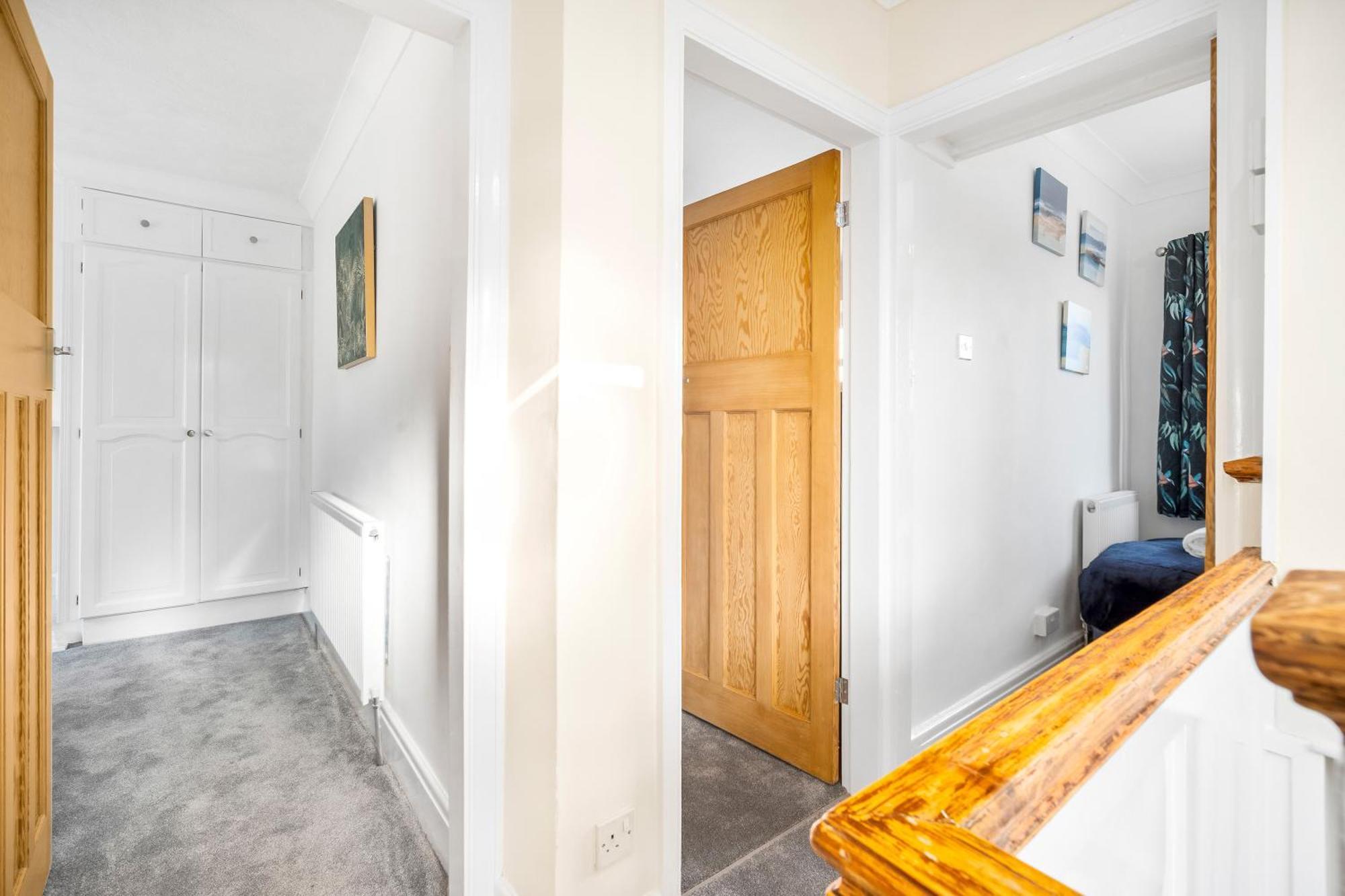 Modern Stylish Home, Garden, Parking, Wifi Families Contractors *