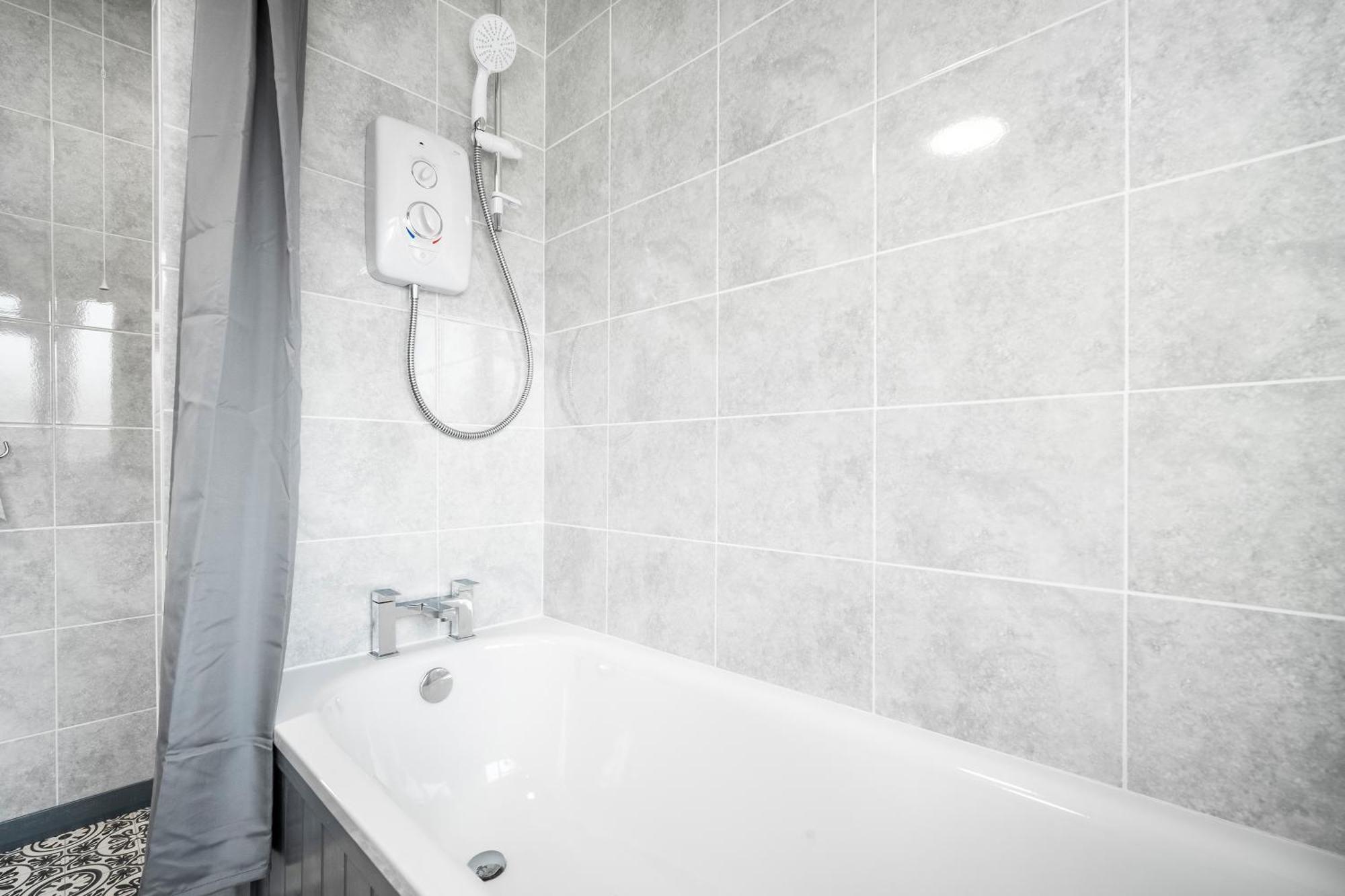 Holiday home Modern Stylish Home, Garden, Parking, Wifi Families Contractors